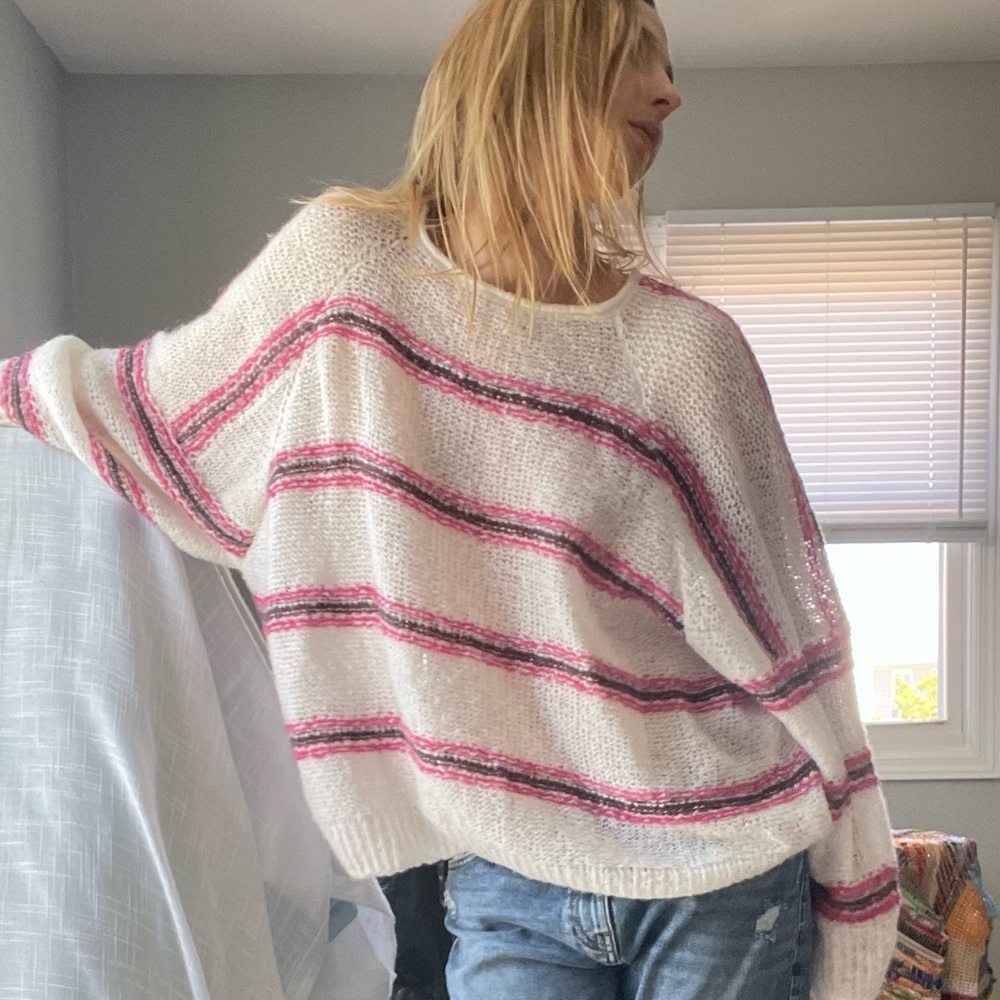 FREE PEOPLE. WHITE AND PINK STRIPE SWEATER. OVERSIZED. SIZE MEDIUM.